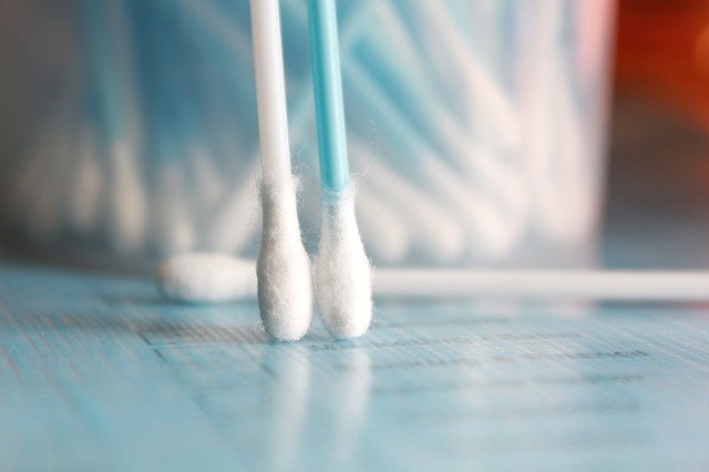 Q tips for cleaning lens 